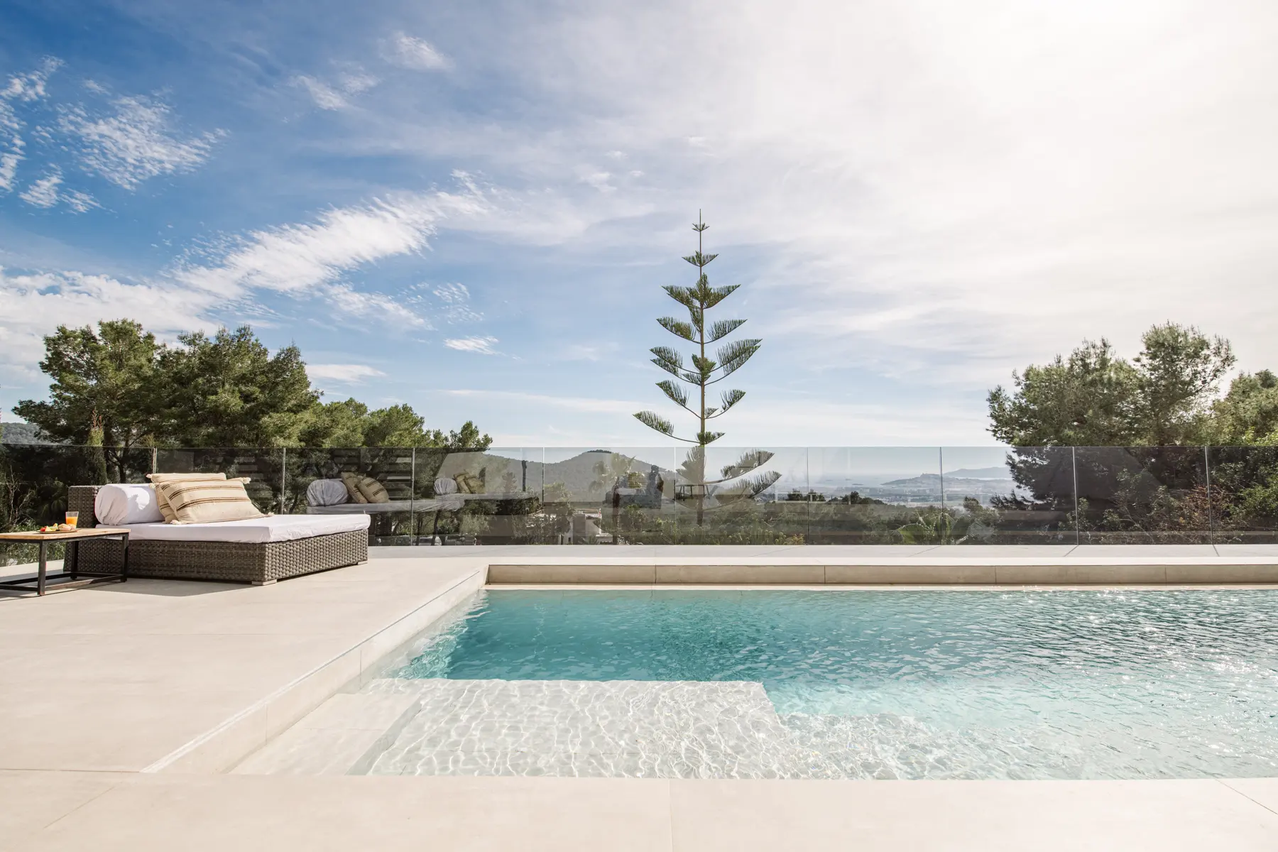 Villa Larkin — Jesús